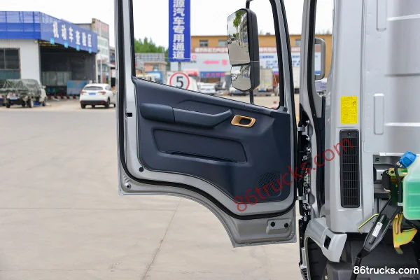 Lanqing·Long X7 2.5L Diesel 185hp 4X2(6 wheels) Fast Gear 8-Speed 3.85m Half-Cab Stake Truck (2) | 86Trucks
