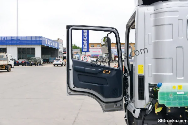 Lanqing·Long X7 2.5L Diesel 185hp 4X2(6 wheels) Fast Gear 8-Speed 3.85m Half-Cab Stake Truck (1) | 86Trucks