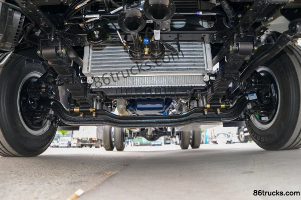 Lanqing·Long X7 2.5L Diesel 185hp 4X2(6 wheels) Fast Gear 8-Speed 3.85m Half-Cab Stake Truck Chassis (1) | 86Trucks