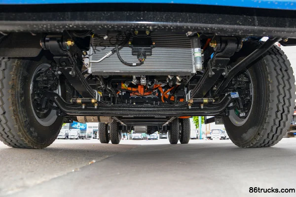 Blue Engine Yue EN Wide Body 4.18m Single Row Pure Electric Cargo Light Truck FinDreams 96.2kWh 4X2(6 wheels) Chassis (1) | 86Trucks