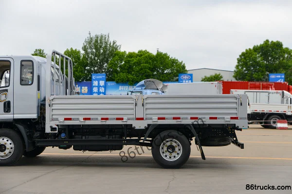SHACMAN Commercial Vehicle Delong G200 170hp 4X2(6 wheels) 3.82m Semi-Forward Flatbed Light Truck Body (2) | 86Trucks