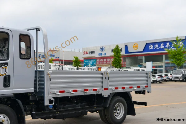 SHACMAN Commercial Vehicle Delong G200 170hp 4X2(6 wheels) 3.82m Semi-Forward Flatbed Light Truck Body (1) | 86Trucks