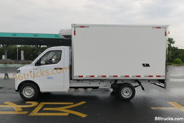 FARIZON F1E 4X2(6 wheels) 3.16m Single Row Electric Refrigerated Truck (Bawanglong) Xuanwu 51.39kWh Exterior (3) | 86Trucks