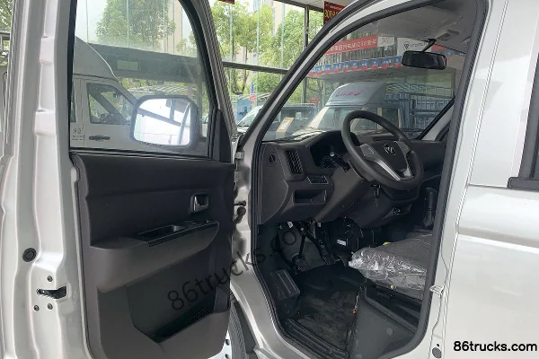 Foton Xiangling V1 1.5L 116 ch 4X2(6 roues) essence 2,3 m double rangée camion plateau à ridelles (China VI) Cabine (1) | 86Trucks