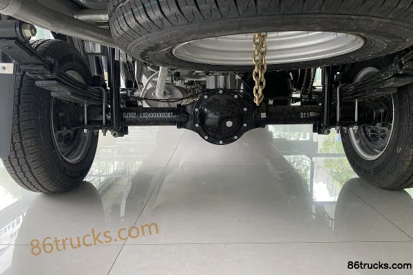 Foton Xiangling V1 1.5L 116 ch 4X2(6 roues) essence 2,3 m double rangée camion plateau à ridelles (China VI) Châssis (3) | 86Trucks