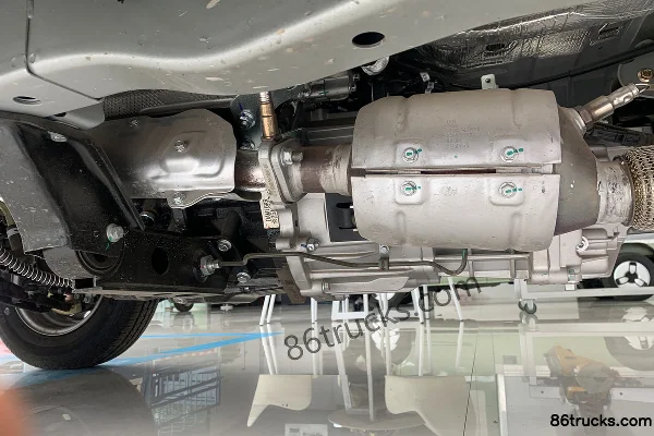 Foton Xiangling V1 1.5L 116 ch 4X2(6 roues) essence 2,3 m double rangée camion plateau à ridelles (China VI) Châssis (1) | 86Trucks