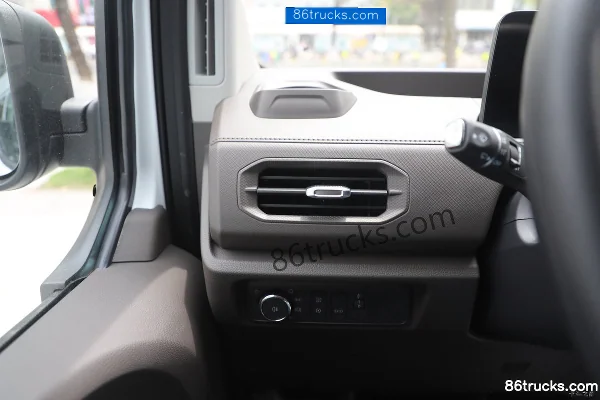 JMC E-Fushun 2025 Windowless 2-Seat Mid-Roof Mid-Wheelbase Electric Closed Van CATL 77.28kWh Cab (2) | 86Trucks