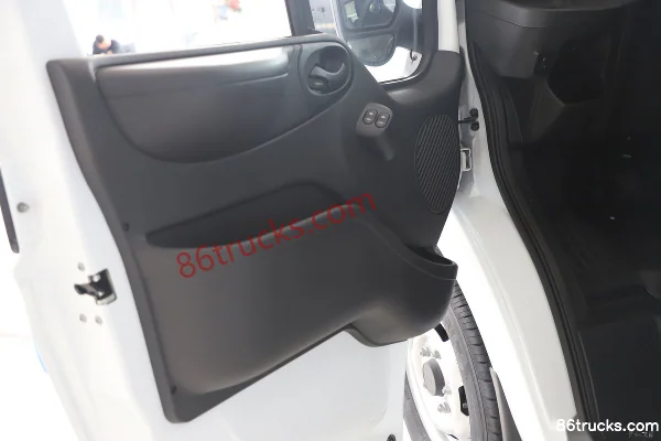 JMC Fushun 2023 model Commercial 146hp 2.0T diesel short wheelbase 6-seat medium-high roof multi-purpose passenger vehicle Cab (3) | 86Truck