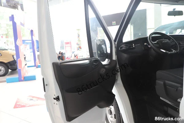 JMC Fushun 2023 model Commercial 146hp 2.0T diesel short wheelbase 6-seat medium-high roof multi-purpose passenger vehicle Cab (2) | 86Truck
