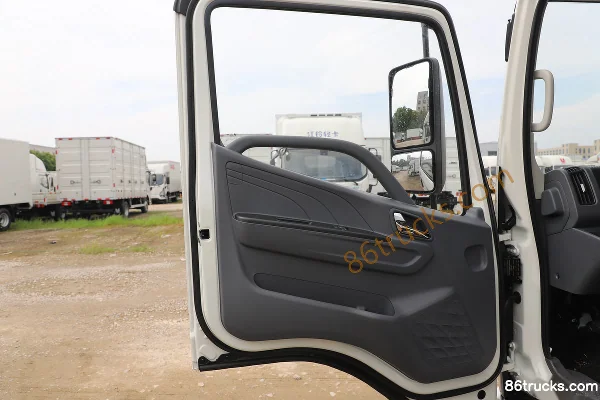 JMC Blue Whale Wide Body 2.5L Diesel 174 hp 4X2(6 wheels) WLY 6-speed 4.2m Single Row Van Light Truck Cab (3) | 86Trucks
