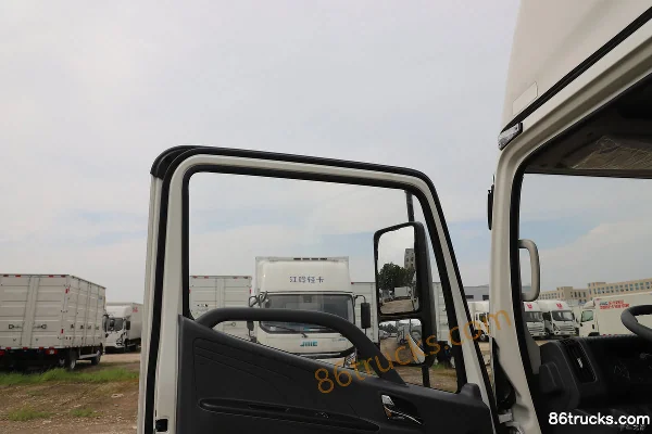 JMC Blue Whale Wide Body 2.5L Diesel 174 hp 4X2(6 wheels) WLY 6-speed 4.2m Single Row Van Light Truck Cab (2) | 86Trucks