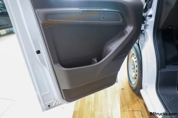 JMC E Fushun 2025 Windowed Edition 7-seat medium wheelbase low roof electric light bus CATL 77.28kWh Cab (3) | 86Trucks