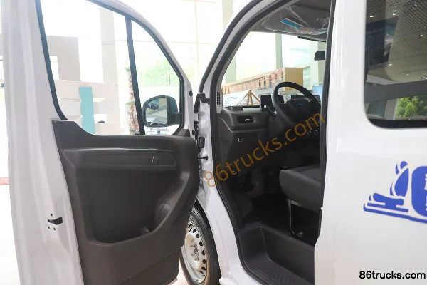 JMC E Fushun 2025 Windowed Edition 7-seat medium wheelbase low roof electric light bus CATL 77.28kWh Cab (1) | 86Trucks
