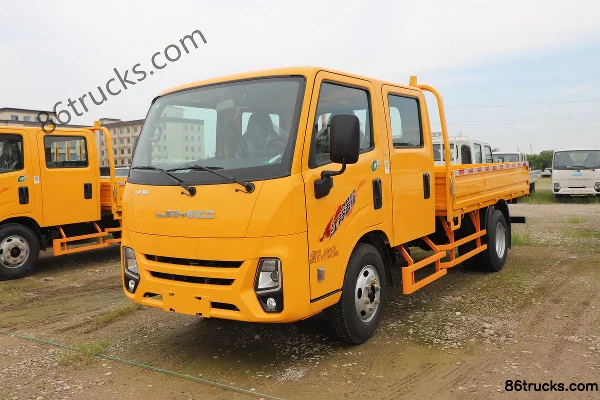 JMC New Shunda Narrow Body Luxury 2.5L Diesel 136hp 4X2(6 wheels) WLY 5-Speed 3.2m Double Row Flatbed Light Truck Exterior (3) | 86Trucks