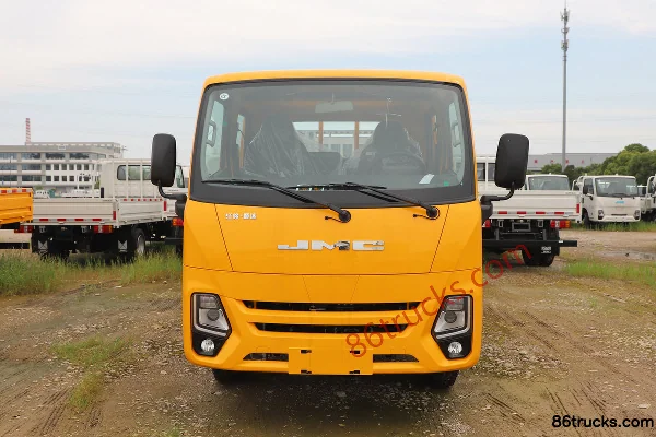JMC New Shunda Narrow Body Luxury 2.5L Diesel 136hp 4X2(6 wheels) WLY 5-Speed 3.2m Double Row Flatbed Light Truck Exterior (2) | 86Trucks