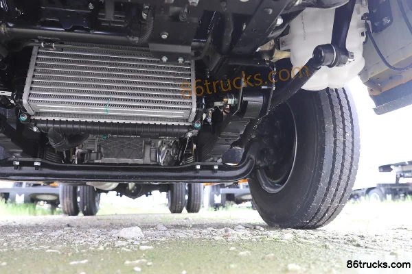 JMC New Shunda Narrow Body Luxury 2.5L Diesel 136hp 4X2(6 wheels) WLY 5-Speed 3.2m Double Row Flatbed Light Truck Chassis (3) | 86Trucks
