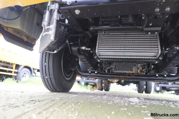 JMC New Shunda Narrow Body Luxury 2.5L Diesel 136hp 4X2(6 wheels) WLY 5-Speed 3.2m Double Row Flatbed Light Truck Chassis (2) | 86Trucks