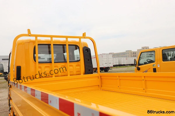 JMC New Shunda Narrow Body Luxury 2.5L Diesel 136hp 4X2(6 wheels) WLY 5-Speed 3.2m Double Row Flatbed Light Truck (3) | 86Trucks
