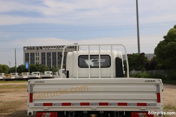 JMC Kaiyun+ Narrow Body 2.5L Diesel 136hp 4X2(6 wheels) WLY 5-Speed Hydraulic Brake 3.2m Double Row Flatbed Light Truck (2) | 86Trucks