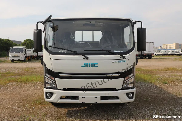 JMC E-Luda Max Wide Body Air Brake 4.2m Single Row Pure Electric Flatbed Light Truck CATL 140.41kWh 4X2(6 wheels) Exterior (2) | 86Trucks