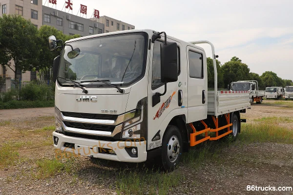 JMC Blue Whale Medium Body 2.5L Diesel 174 hp 4X2(6 wheels) Fast Gear 8-speed 3.2m Double-row Flatbed Light Truck Exterior (3) | 86Trucks