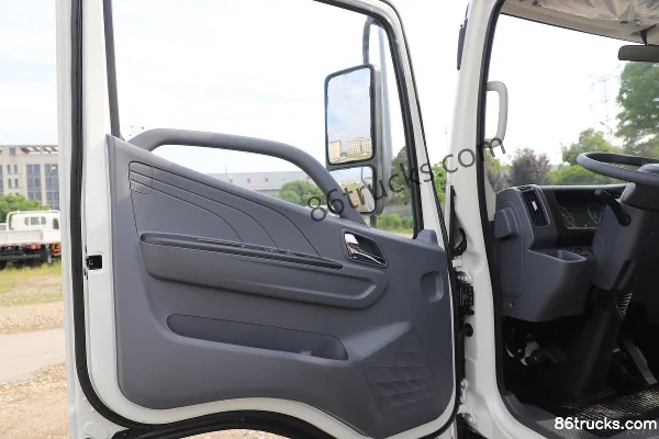 JMC Blue Whale Medium Body 2.5L Diesel 174 hp 4X2(6 wheels) Fast Gear 8-speed 3.2m Double-row Flatbed Light Truck Cab (3) | 86Trucks