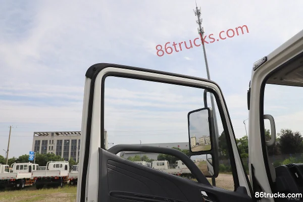 JMC Blue Whale Medium Body 2.5L Diesel 174 hp 4X2(6 wheels) Fast Gear 8-speed 3.2m Double-row Flatbed Light Truck Cab (2) | 86Trucks