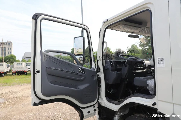 JMC Blue Whale Medium Body 2.5L Diesel 174 hp 4X2(6 wheels) Fast Gear 8-speed 3.2m Double-row Flatbed Light Truck Cab (1) | 86Trucks