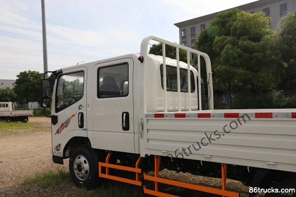 JMC Blue Whale Medium Body 2.5L Diesel 174 hp 4X2(6 wheels) Fast Gear 8-speed 3.2m Double-row Flatbed Light Truck (1) | 86Trucks