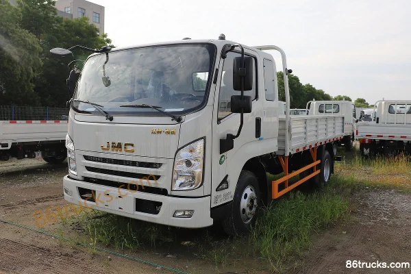 JMC Kaiwei Wide Body 143hp 4X2(6 wheels) 3.8m Semi-row Flatbed Light Truck (China VI)(Hydraulic Brake) Exterior (3) | 86Trucks