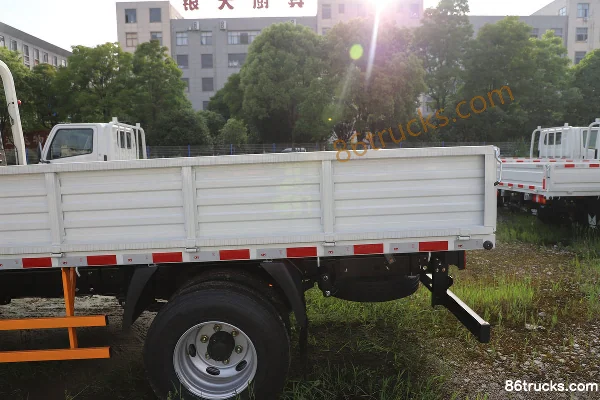 JMC Kaiwei Wide Body 143hp 4X2(6 wheels) 3.8m Semi-row Flatbed Light Truck (China VI)(Hydraulic Brake) (2) | 86Trucks