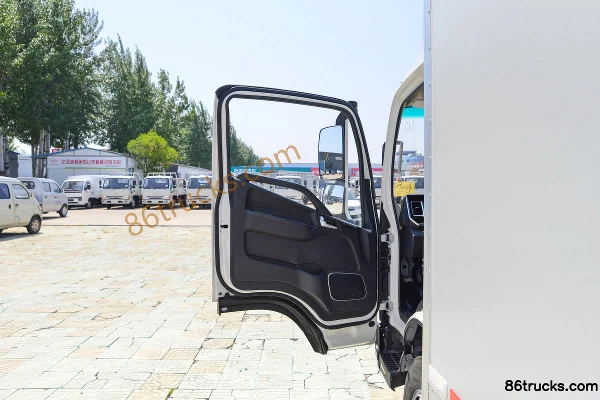 JAC Lingpao L6 CNG 150hp 4X2(6 wheels) Xingrui 6-speed 3.82m semi-row van light truck Cab (1) | 86Trucks