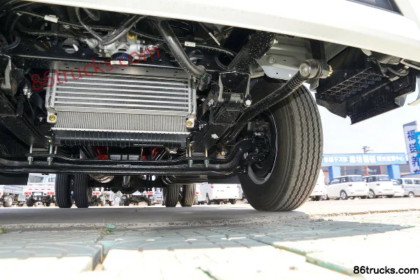 JAC Lingpao L6 CNG 150hp 4X2(6 wheels) Xingrui 6-speed 3.82m semi-row van light truck Chassis (3) | 86Trucks