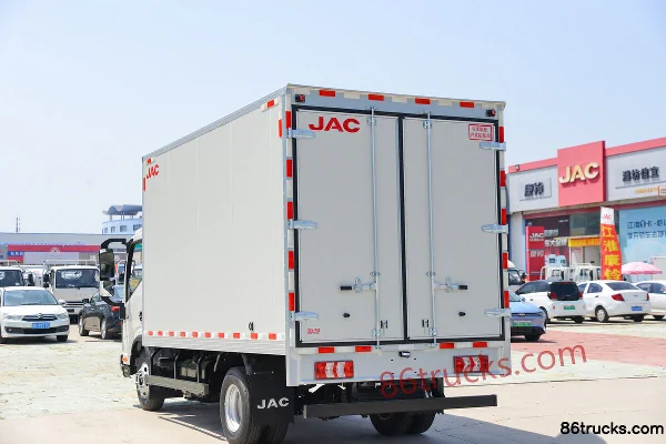 JAC Lingpao L6 CNG 150hp 4X2(6 wheels) Xingrui 6-speed 3.82m semi-row van light truck Body (3) | 86Trucks