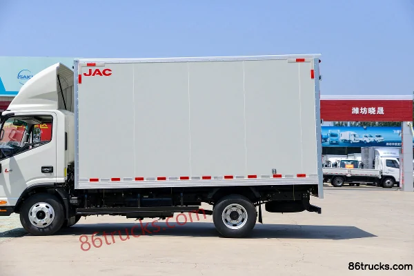 JAC Lingpao L6 CNG 150hp 4X2(6 wheels) Xingrui 6-speed 3.82m semi-row van light truck Body (2) | 86Trucks