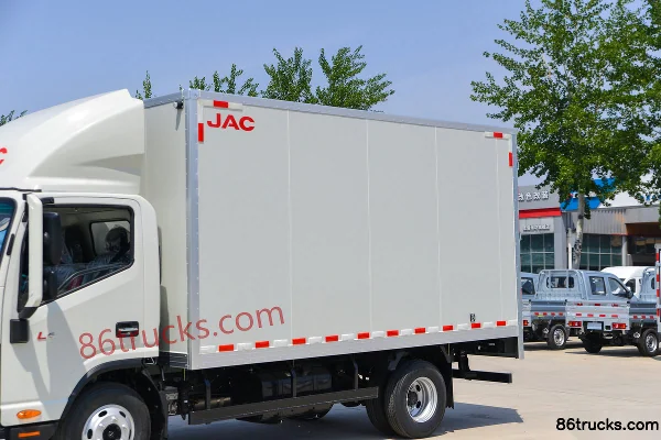 JAC Lingpao L6 CNG 150hp 4X2(6 wheels) Xingrui 6-speed 3.82m semi-row van light truck Body (1) | 86Trucks