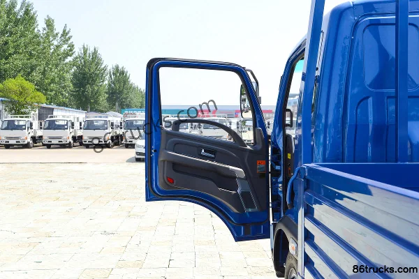 Feidi V3 Series 129 hp 4X2(6 wheels) 4.81m crew cab flatbed light truck (1) | 86Trucks