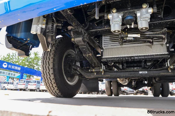 Feidi V3 Series 129 hp 4X2(6 wheels) 4.81m crew cab flatbed light truck Chassis (2) | 86Trucks