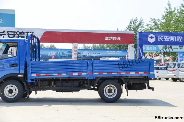Feidi V3 Series 124 hp 4X2(6 wheels) 4.2m Flatbed Light Truck with Single Row Cab Body (1) | 86Trucks