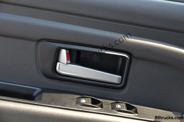 Feidi V5 2.5L Diesel 150hp 4X2(6 wheels) Changtai 8-Speed 4.13m Single Row Flatbed Light Truck Cab (3) | 86Trucks