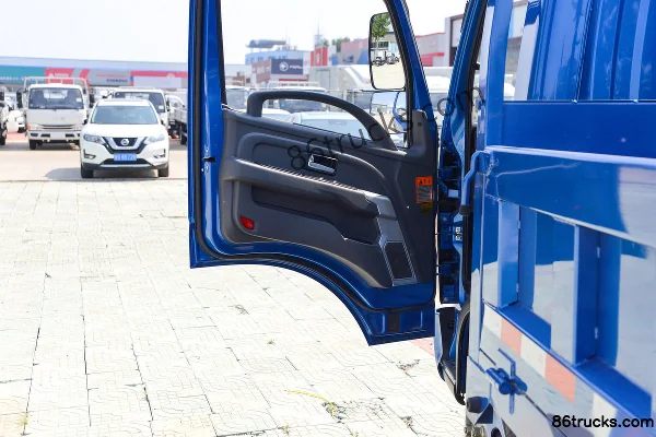 Feidi V5 2.5L Diesel 150hp 4X2(6 wheels) Changtai 8-Speed 4.13m Single Row Flatbed Light Truck Cab (2) | 86Trucks