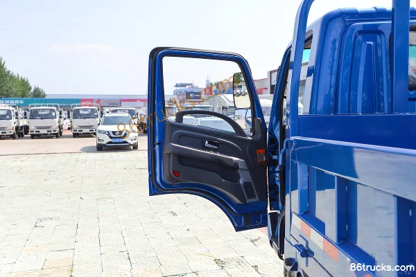Feidi V5 2.5L Diesel 150hp 4X2(6 wheels) Changtai 8-Speed 4.13m Single Row Flatbed Light Truck Cab (1) | 86Trucks