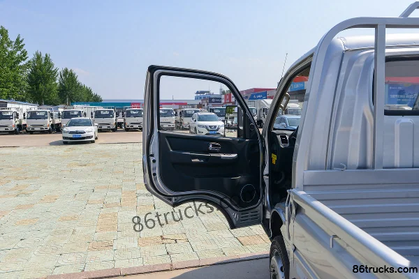 Feidi GX Shuxiang Edition 1.5L 108 hp 4X2(6 wheels) 3.6m single-row flatbed truck Cab (1) | 86Trucks