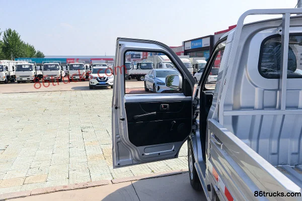 Chenggong Zebra 2024 Comfort Type 1.5L 116hp 4X2(6 wheels) Gasoline 2.55m Double Row Flatbed Light Truck Cab (1) | 86Trucks