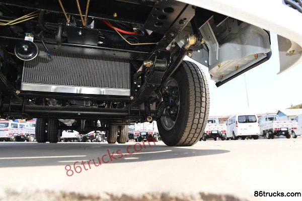 Kama K1 1.6L Gasoline 123hp 4X2(6 wheels) Mengwo 5-Speed 4.2m Single Row Flatbed Mini Truck Chassis (3) | 86Trucks