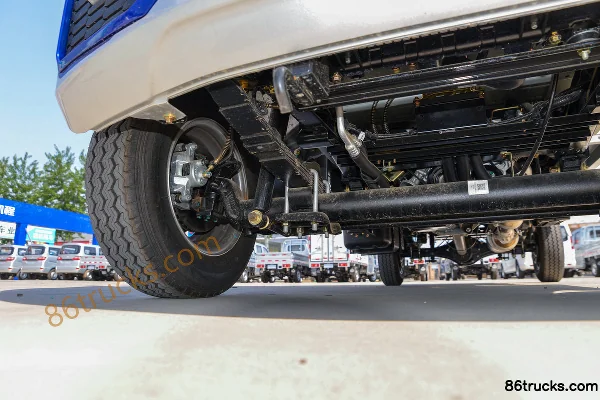 Dongfeng Xiaobawang W08 1.6L 123hp 4X2(6 wheels) 3.05m single-row wing-opening box truck (single rear tire) Chassis (2) | 86Trucks