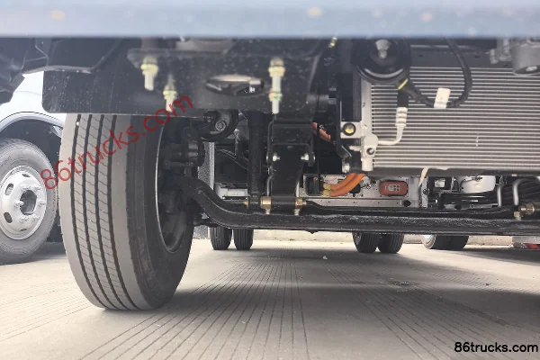 Lanqing Auto Yue EN frein pneumatique 4,18 m cabine simple camion léger électrique pur à ridelles FinDreams 131,98 kWh 4X2(6 roues) Châssis