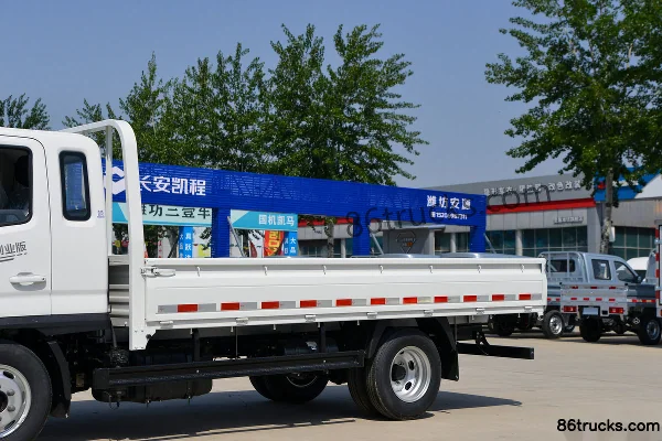 Forland Leader S1 2.3L Diesel 122hp 4X2(6 wheels) WLY 5-Speed 3.94m Single Row Flatbed Light Truck Body (1) | 86Trucks