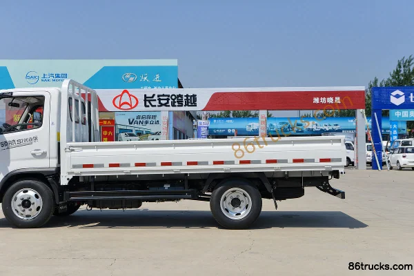 Foton Times Linghang S1 120hp 4X2(6 wheels) 4.22m Single-row Flatbed Light Truck (China VI) Body (3) | 86Trucks