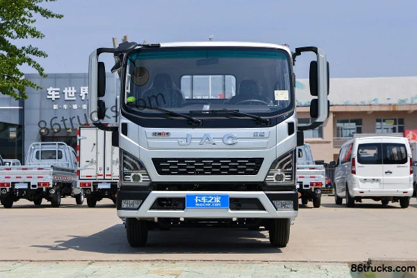 JAC Lingpao L6 2.5L Diesel 150hp 4X2(6 wheels) 6-Speed 3.85m Single Row Flatbed Light Truck Exterior (2) | 86Trucks
